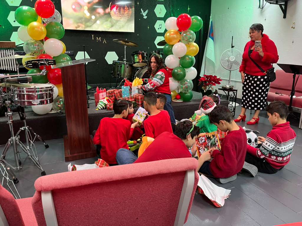 Celebración familiar con los niños de la iglesia
